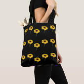 Gelbe Sonnenblumen auf schwarz Tasche (Von Nahem)