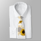 Gelbe Sonnenblumen auf weißem Hintergrund Krawatte (Gebunden)
