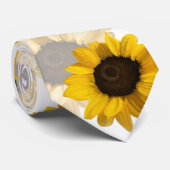 Gelbe Sonnenblumen auf weißem Hintergrund Krawatte (Gerollt)