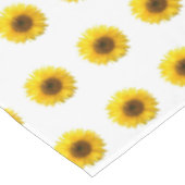 Gelbe Sonnenblumen auf weißem Tablett Tischdecke (Schrägansicht)