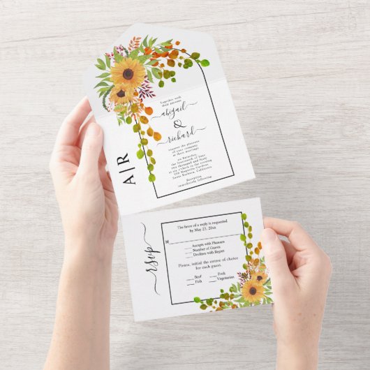 Gelbe Sonnenblumen, Bogen und Initialen Hochzeit i All In One Einladung (Abreißen)