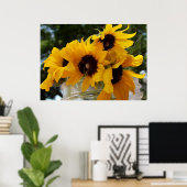 Gelbe Sonnenblumen in einer Jarblütenfotografie Poster (Heimbüro)
