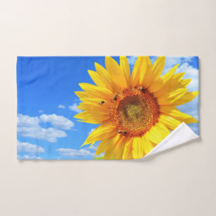 Gelbe Sonnenblumen und Bienen auf blauem Himmel -  Badhandtuch Set