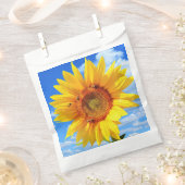 Gelbe Sonnenblumen und Bienen auf blauem Himmel - Geschenktütchen (Ausgeschnitten)