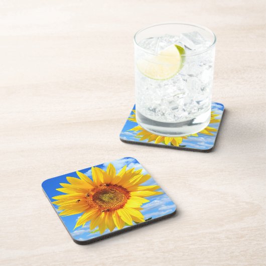 Gelbe Sonnenblumen und Bienen auf blauem Himmel -  Getränkeuntersetzer (Rechte Seite)