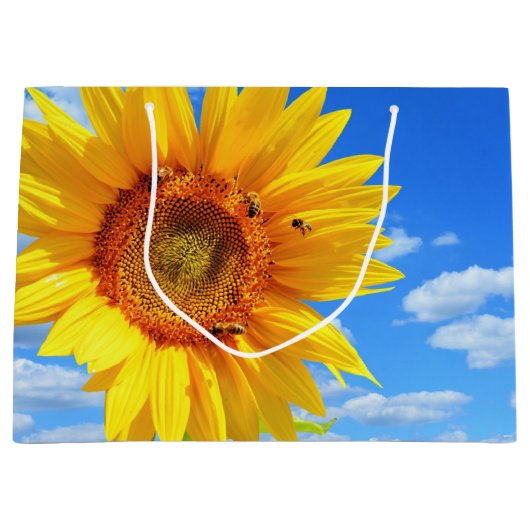 Gelbe Sonnenblumen und Bienen auf blauem Himmel - Große Geschenktüte (Vorderseite)