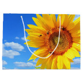 Gelbe Sonnenblumen und Bienen auf blauem Himmel -  Große Geschenktüte (Rückseite)
