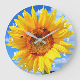 Gelbe Sonnenblumen und Bienen auf blauem Himmel -  Große Wanduhr