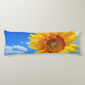 Gelbe Sonnenblumen und Bienen auf Blauem Himmel Ki Seitenschläferkissen (Rückseite)