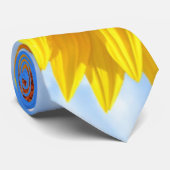 Gelbe Sonnenblumen und Bienen auf blauem Himmel - Krawatte (Gerollt)