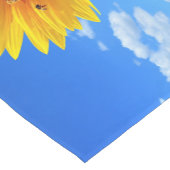 Gelbe Sonnenblumen und Bienen auf blauem Himmel - Kurzer Tischläufer (Ecke)