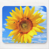 Gelbe Sonnenblumen und Bienen auf blauem Himmel -  Mousepad (Vorne)