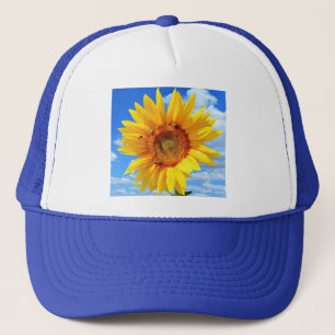 Gelbe Sonnenblumen und Bienen auf blauem Himmel -  Truckerkappe