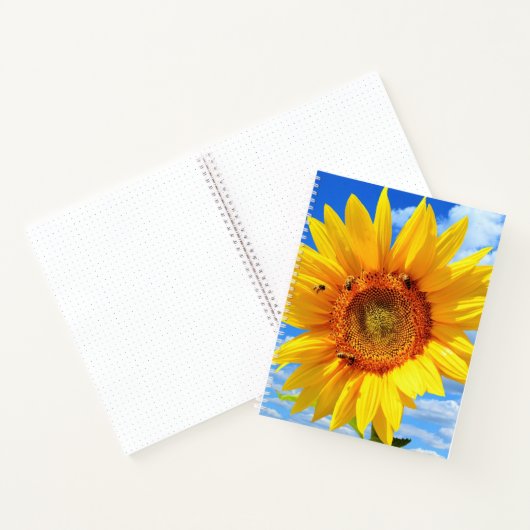 Gelbe Sonnenblumen und Bienen auf Blue Sky Noteboo Notizblock (Innenseite)