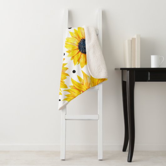 Gelbe Sonnenblumen Weißes Hintergrundmuster Sherpadecke (Beispiel)