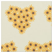 Gelbe Sonnenblumenherzen auf hellgelbem Stoff (Nahaufnahme)