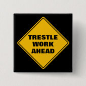 Gelbe Steilküste vor klassischem Straßenschild Button (Vorderseite)