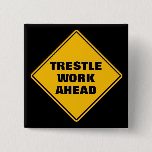 Gelbe Steilküste vor klassischem Straßenschild Button (Vorderseite)