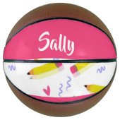 Gelbe Stifte und Scrables auf weiß Basketball (Vorderseite)