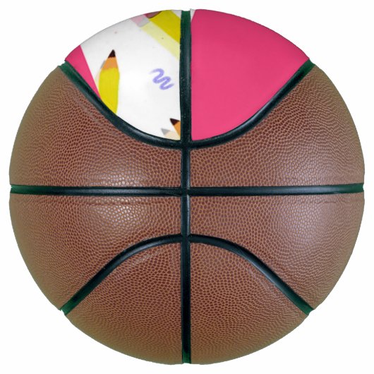 Gelbe Stifte und Scrables auf weiß Basketball (Rechts)