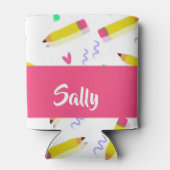 Gelbe Stifte und Scrables auf weiß Dosenkühler (Rückseite)