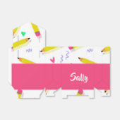 Gelbe Stifte und Scrables auf weiß Geschenkschachtel (Ungefaltet)