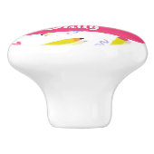 Gelbe Stifte und Scrables auf weiß Keramikknauf (Seitenansicht)