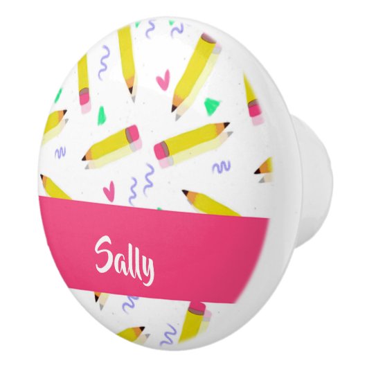 Gelbe Stifte und Scrables auf weiß Keramikknauf (Rechts)