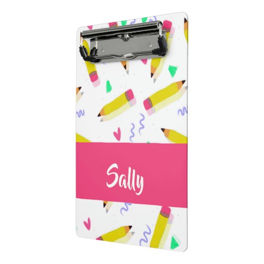 Gelbe Stifte und Scrables auf weiß Mini Klemmbrett (Gewinkelt2)