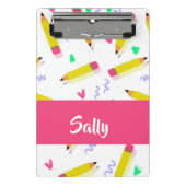 Gelbe Stifte und Scrables auf weiß Mini Klemmbrett (Vorderseite)