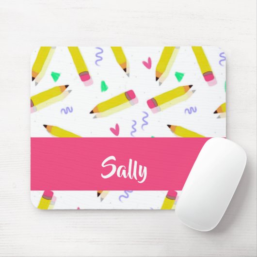 Gelbe Stifte und Scrables auf weiß Mousepad (Mit Mouse)