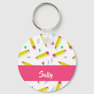 Gelbe Stifte und Scrables auf weiß Schlüsselanhänger