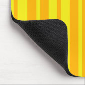 Gelbe stilvolle Streifenmuster-Design Mousepad (Ecke)