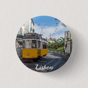 Gelbe Straßenbahn in Lissabon, Portugal Button