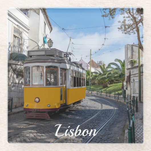 Gelbe Straßenbahn in Lissabon, Portugal Glasuntersetzer (Vorderseite)