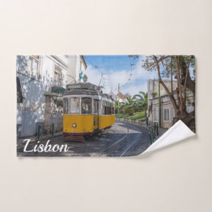 Gelbe Straßenbahn in Lissabon, Portugal Handtuch