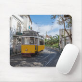 Gelbe Straßenbahn in Lissabon, Portugal Mousepad (Mit Mouse)