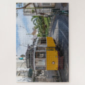 Gelbe Straßenbahn in Lissabon, Portugal Puzzle (Vertikal)