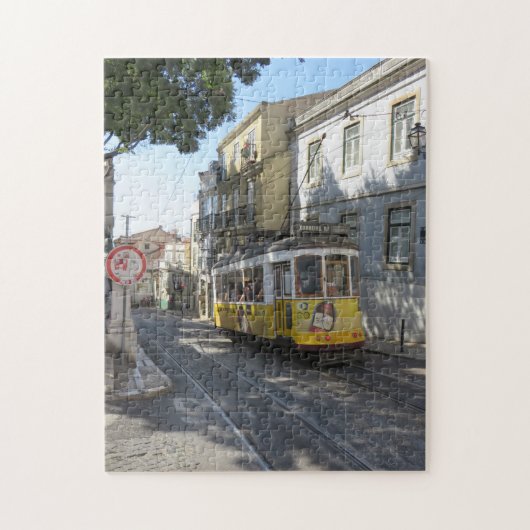 Gelbe Straßenbahn in Lissabon, Portugal Puzzle (Vertikal)