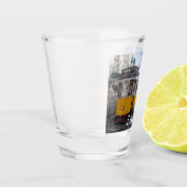 Gelbe Straßenbahn in Lissabon, Portugal Schnapsglas (Links)