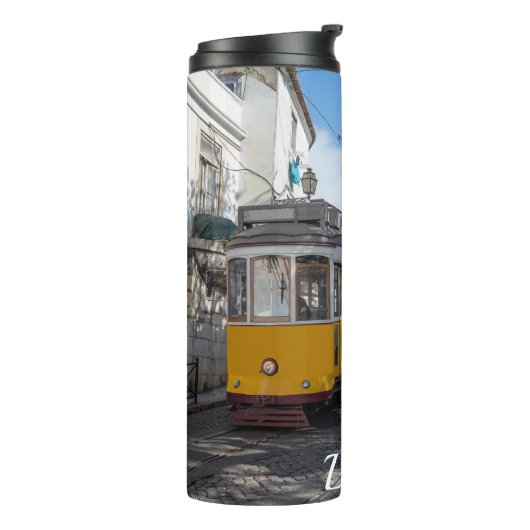 Gelbe Straßenbahn in Lissabon, Portugal Thermosbecher (Nach links gedreht)
