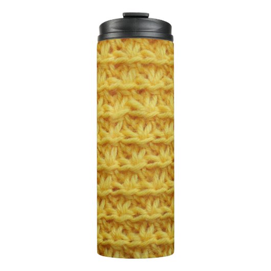 Gelbe Strickstoffe: gestreifte Textur. Thermosbecher (Vorderseite)
