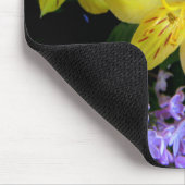 Gelbe Taglilien und Lila Lilac-Blume Mousepad (Ecke)