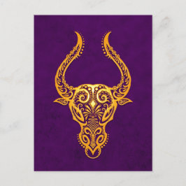 Gelbe Taurus Zodiac auf Lila Postkarte