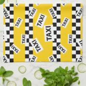 Gelbe Taxifahrer mit schwarzem und weißem Karo Geschirrtuch (Gefaltet)