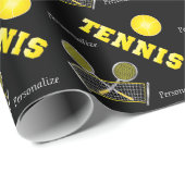 Gelbe Tennisbälle und Racquets Geschenkpapier (Rolleneckpunkt)