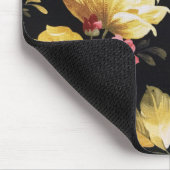 Gelbe Torfmuster auf schwarz Mousepad (Ecke)