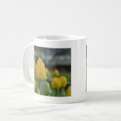Gelbe Tulipen im Feld Kaffeetasse (Vorderseite Links)