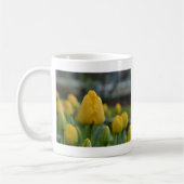 Gelbe Tulipen im Feld Kaffeetasse (Links)