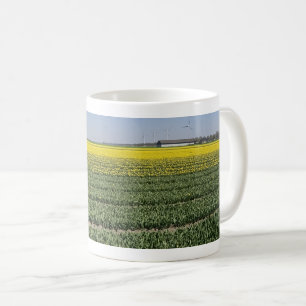 Gelbe Tulips Field Panoramawatte Tasse